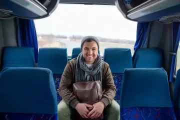 Ubiór na podróż autokarem: Porady eksperta na komfortową trasę